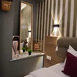 Mayata Gallery Aparthotel